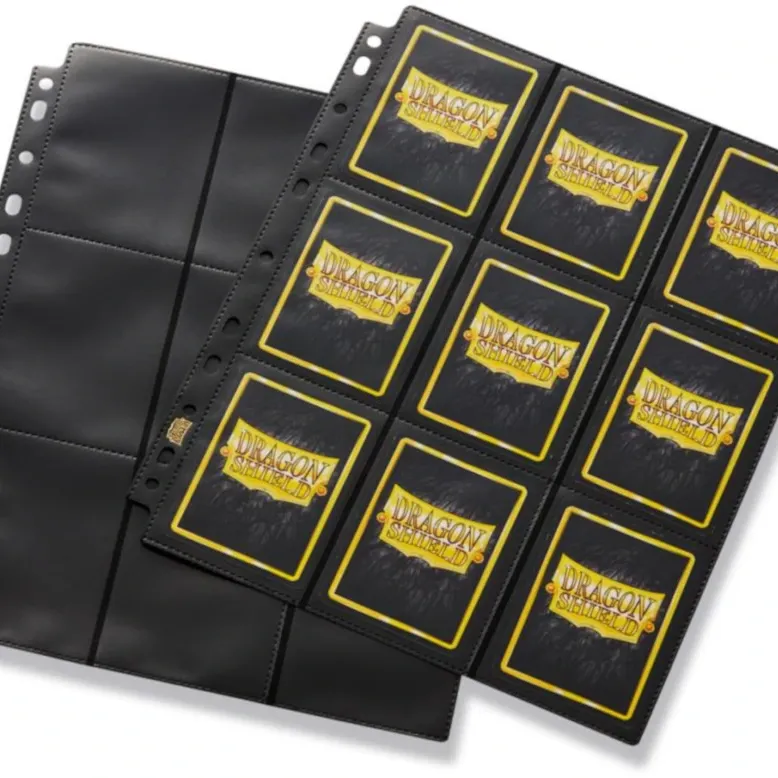 Folha para Fichário 18 Bolsos 11 Furos Alimentação Lateral Preto (Caixa com 50) - Dragon Shield Folha para Fichário 18 Bolsos 11 Furos Alimentação Lateral Preto (Caixa com 50) - Dragon Shield