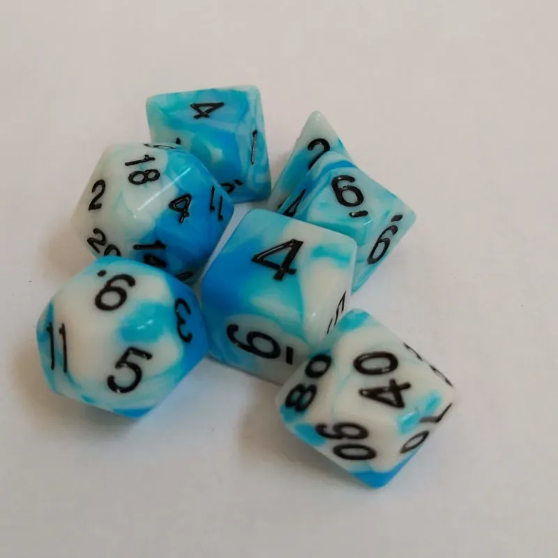 Kit 7 Dados Marmorizados Azul/Branco c/ Números Pretos