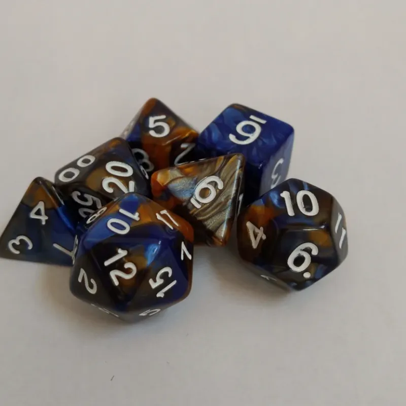 Kit 7 Dados Marmorizados Azul/Marrom c/ Números Brancos