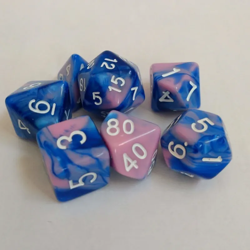 Kit 7 Dados Marmorizados Azul/Rosa c/ Números Brancos Kit 7 Dados Marmorizados Azul/Rosa c/ Números Brancos