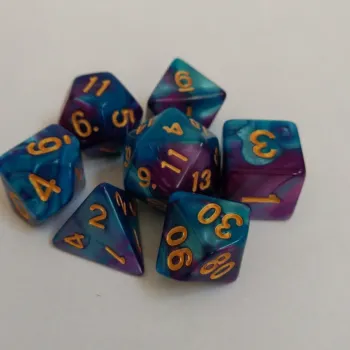 Kit 7 Dados Marmorizados Ciano/Violeta c/ Números Dourados