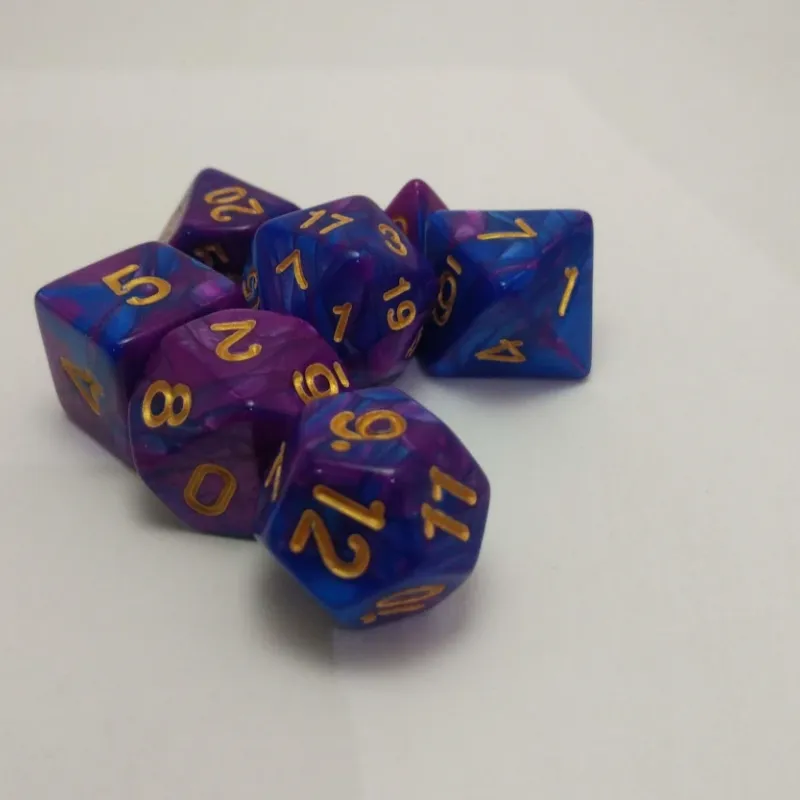 Kit 7 Dados Marmorizados Azul/Violeta c/ Números Dourados Kit 7 Dados Marmorizados Azul/Violeta c/ Números Dourados