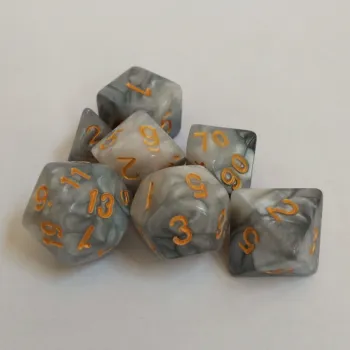 Kit 7 Dados Marmorizados Cinza/Branco c/ Números Dourados