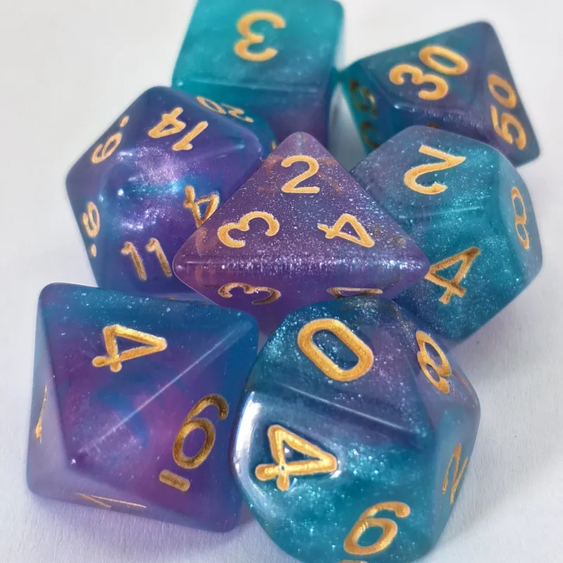 Kit 7 Dados Glitter Marmorizado Ciano/Lilás c/ Números Dourados