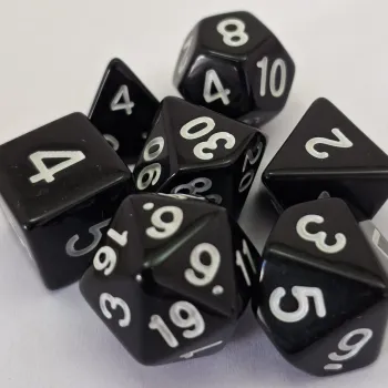 Kit 7 Dados Opaco Preto c/ Números Brancos Normais