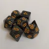 Kit 7 Dados Perolado Preto c/ Números Dourados