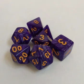 Kit 7 Dados Perolado Roxo c/ Números Dourados