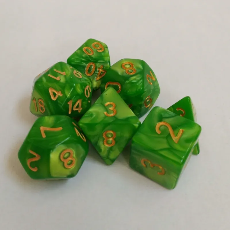 Kit 7 Dados Perolado Jade c/ Números Dourados