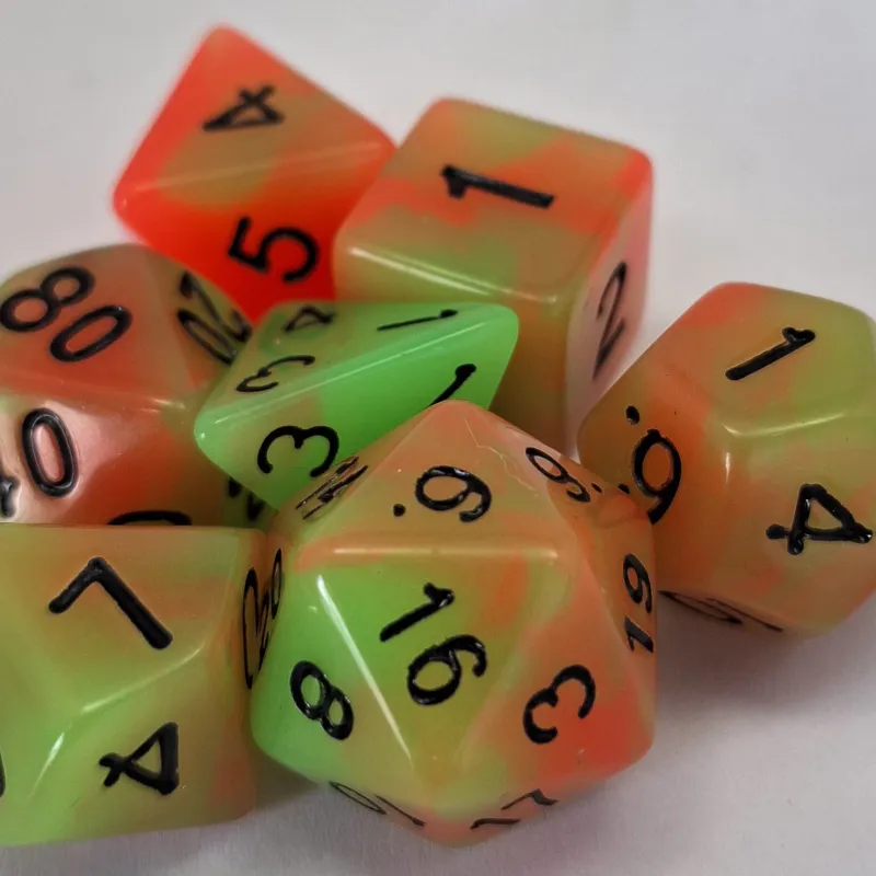 Kit 7 Dados Opaco Light Verde/Vermelho c/ Números Pretos