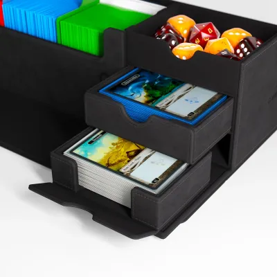 Deck Box Preta p/ 1000 cards - Cards' Lair PRO 1000+ Convertible - Gamegenic Deck Box Preta p/ 1000 cards - Cards' Lair PRO 1000+ Convertible - Gamegenic