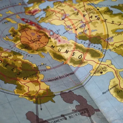 Tales From the Loop: Contos do Loop - Fora do Tempo (Suplemento) - Galápagos Jogos