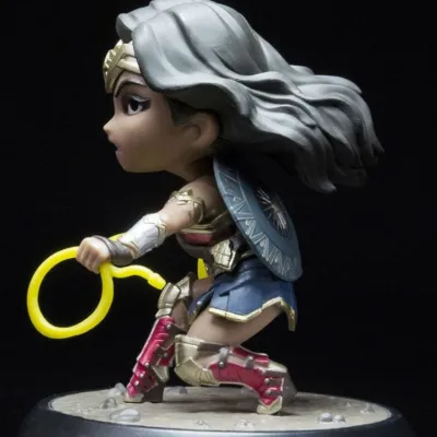 Miniatura Wonder Woman Justice League (Mulher-Maravilha Liga da Justiça) Q-Fig Miniatura Wonder Woman Justice League (Mulher-Maravilha Liga da Justiça) Q-Fig